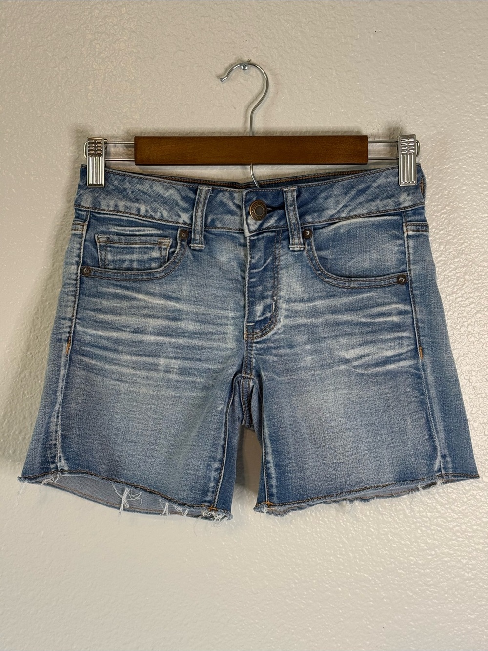American Eagle Midi Denim Shorts Super Stretch Light Wash Size 2